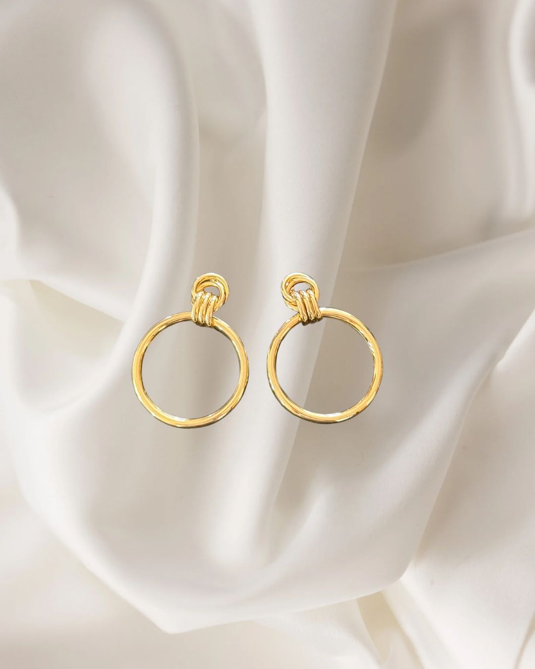 Knot Hoops