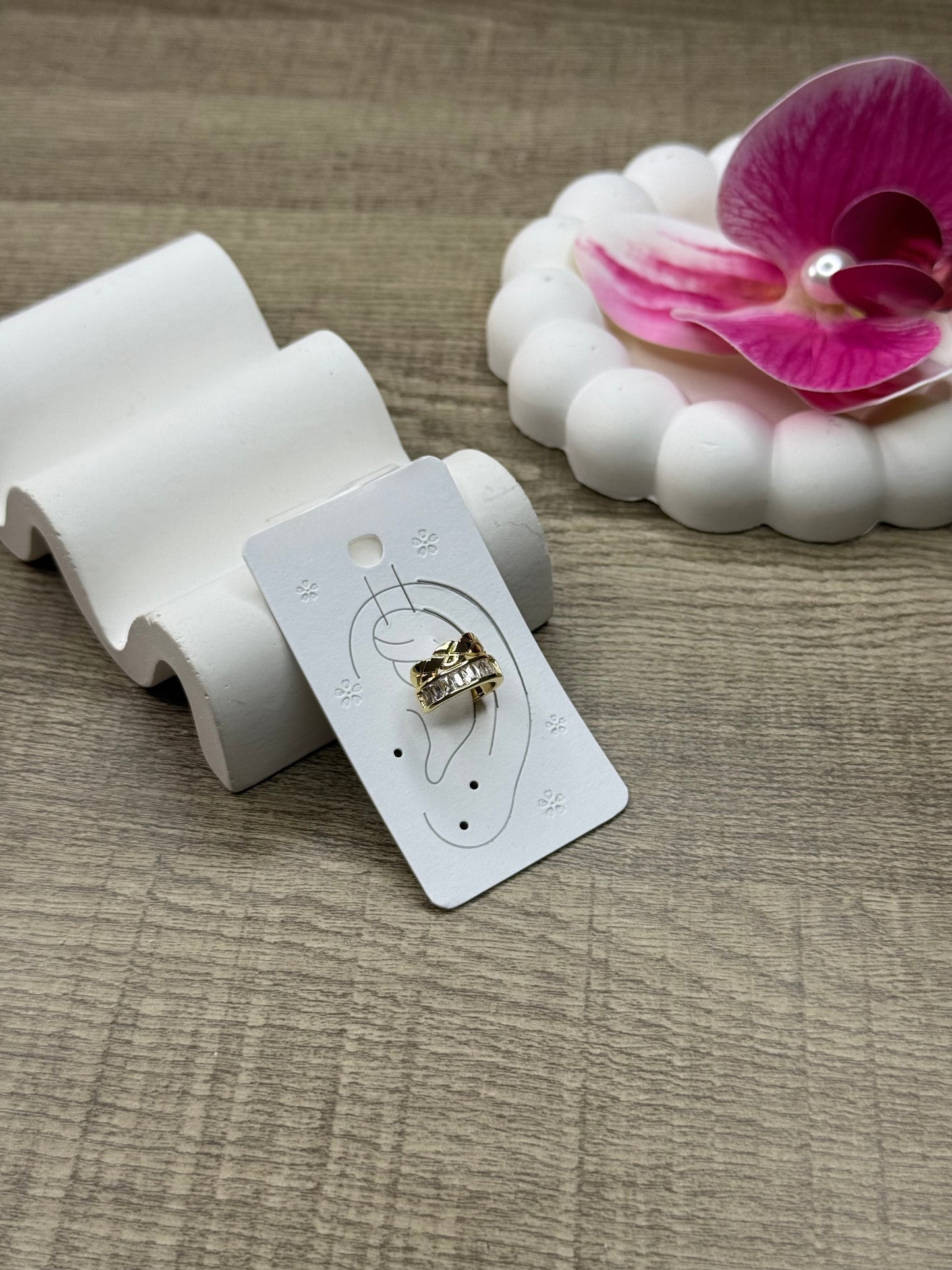 Bold Baguette Ear Cuff