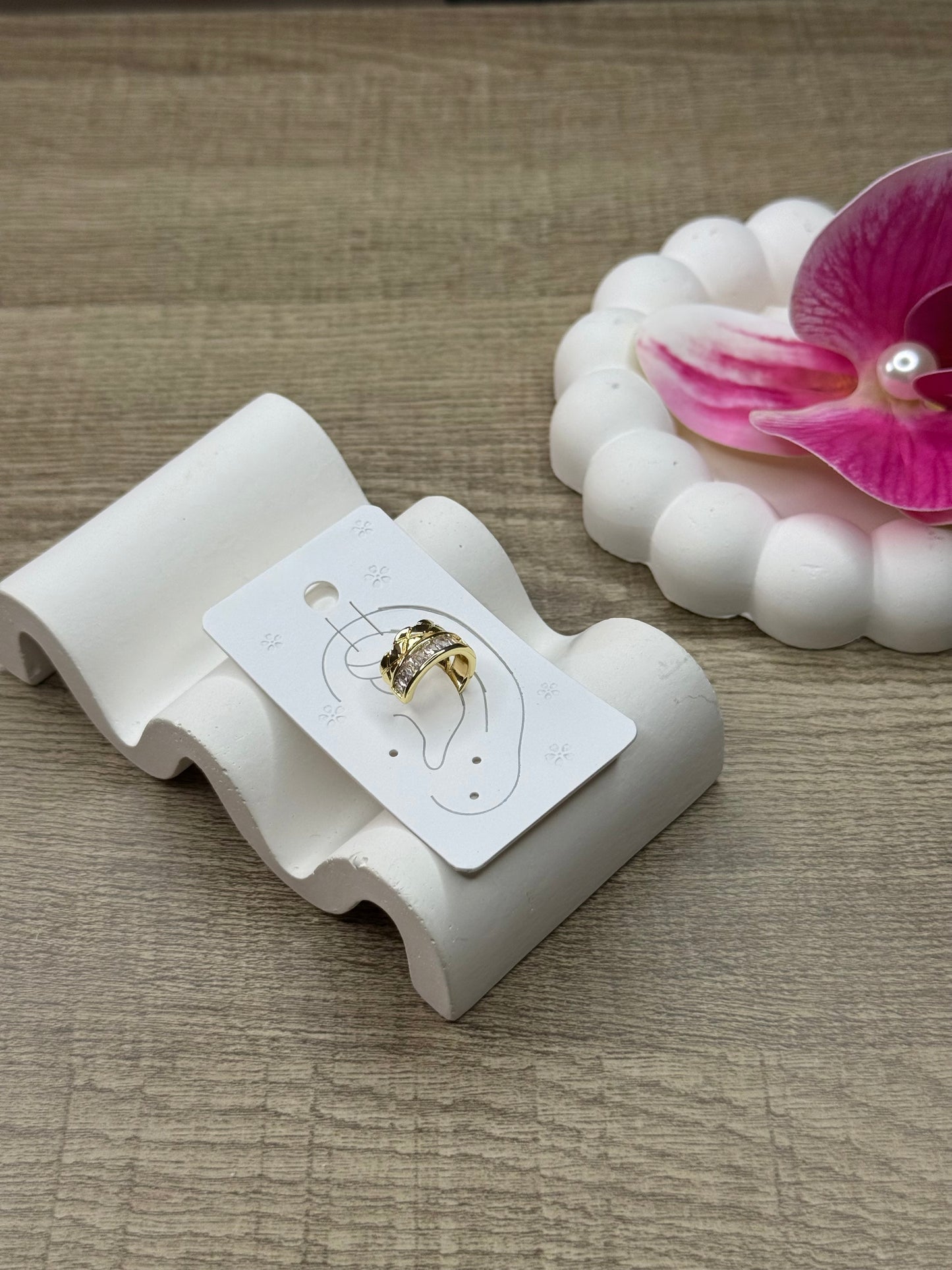 Bold Baguette Ear Cuff